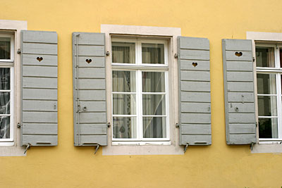 Fensterladen aus Holz - Typ Herzchen