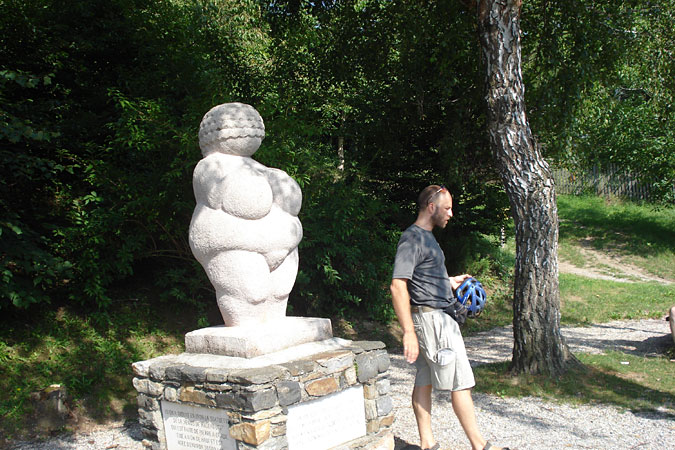 Wachau: Venus von Willendorf - Nachbildung (das Original ist 11 cm gro)
